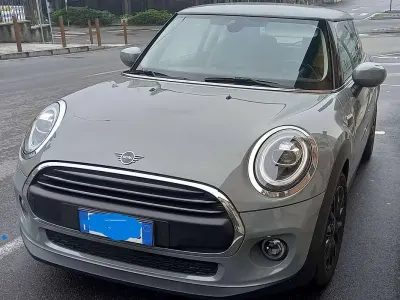 Usata Mini ONE 75 CV (55 kW) 2020 Argento Utilitaria