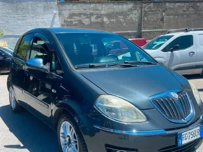 Usata Lancia Musa 90 CV (66 kW) 2006 Grigio Monovolume