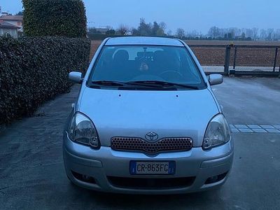 Usata Toyota Yaris 2004 Grigio Utilitaria