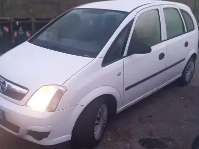 Usata Opel Meriva 90 CV (66 kW) 2008 Bianco Monovolume