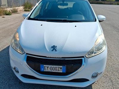 Usata Peugeot 208 Allure 95 CV (69 kW) 2015 Bianco Utilitaria