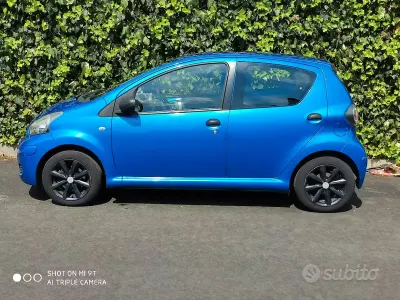 Usata Toyota Aygo 68 CV (50 kW) 2010 Bluazzurro Utilitaria