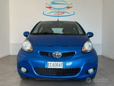 Usata Toyota Aygo 68 CV (50 kW) 2011 Blu Utilitaria
