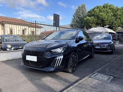 Usata Peugeot 208 Allure 101 CV (74 kW) 2025 Nero Utilitaria