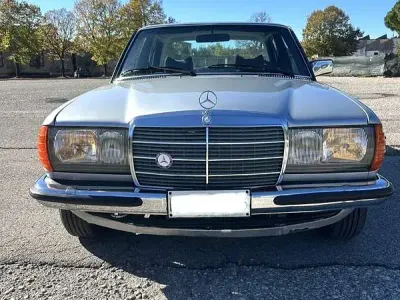 Usata Mercedes 280 224 CV (164 kW) 1976 Argento Berlina