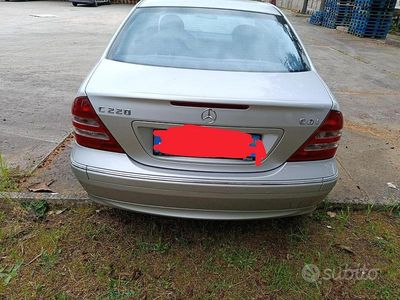 Usata Mercedes 220 Avantgarde 2002 Grigio Berlina