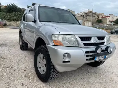 Usata Mitsubishi Pajero 160 CV (117 kW) 2003 Argento SUV