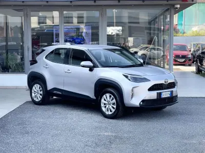 Usata Toyota Yaris Cross 92 CV (67 kW) 2022 Argento SUV