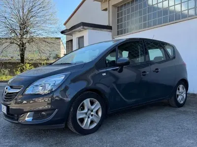 Begagnad Opel Meriva Cosmo 101 HK (74 kW) 2016 Brun Minibuss