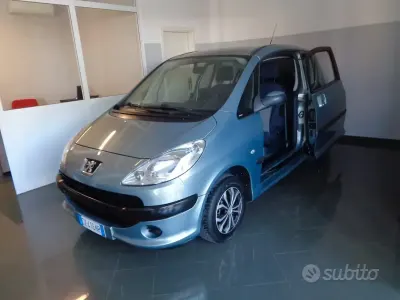 Usata Peugeot 1007 73 CV (53 kW) 2005 Grigio Monovolume