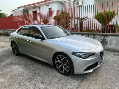 Usata Alfa Romeo Giulia Tech Edition 160 CV (117 kW) 2018 Argento Berlina