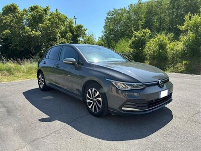 Grigio Usata 2021 VW Golf VIII Active Berlina | 23.000 € (Buon prezzo)