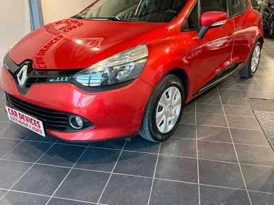 Begagnad Renault Clio IV 72 HK (52 kW) 2015 Röd Sedan