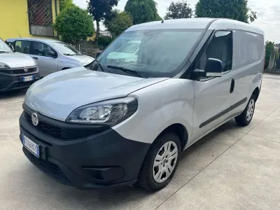 Usata Fiat Doblò 95 CV (69 kW) 2020 Argento Monovolume