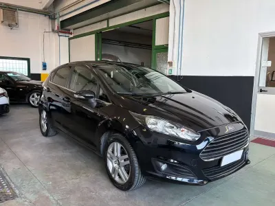 Usata Ford Fiesta Individual 101 CV (74 kW) 2014 Nero Utilitaria