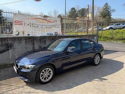 Usata BMW 318 Sport Line 143 CV (105 kW) 2015 Blu Berlina