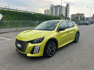 Usata Peugeot 208 GT 135 CV (99 kW) 2024 Verde Utilitaria