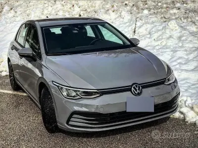 Usata VW Golf VIII Life 110 CV (80 kW) 2021 Grigio Berlina