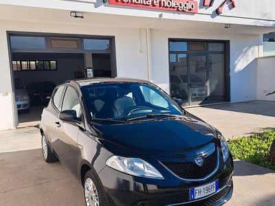 Usata Lancia Ypsilon Platinum 69 CV (50 kW) 2017 Nero Utilitaria