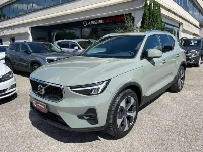 Usata Volvo XC40 Core 163 CV (119 kW) 2023 Grigio SUV