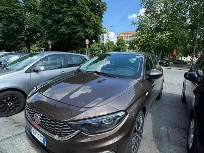 Usata Fiat Tipo 120 CV (88 kW) 2018 Marrone Station wagon