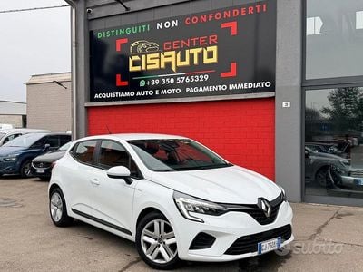 Używany Renault Clio V Techno 91 KM (66 kW) 2022 Biały Sedan/Limuzyna