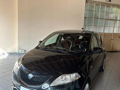 Usata Lancia Ypsilon Gold 69 CV (50 kW) 2018 Utilitaria