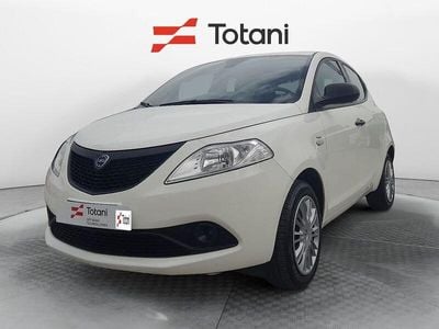 Usado Lancia Ypsilon Silver 69 CV (50 kW) 2020 Blanco Utilitario