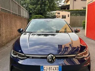 Usata VW Golf VIII R-line 150 CV (110 kW) 2022 Blu/azzurro Berlina