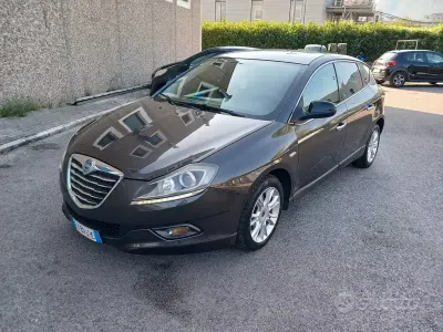 Usata Lancia Delta 120 CV (88 kW) 2011 Utilitaria