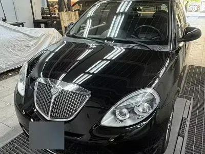 Usata Lancia Ypsilon 69 CV (50 kW) 2011 Nero Utilitaria