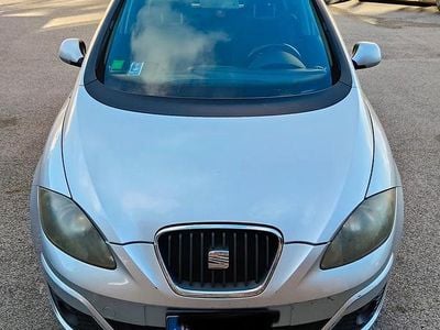 Begagnad Seat Altea XL 105 HK (77 kW) 2010 Grå Minibuss