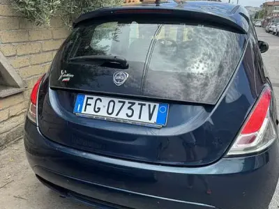 Usata Lancia Ypsilon Silver 69 CV (50 kW) 2017 Bluazzurro Utilitaria
