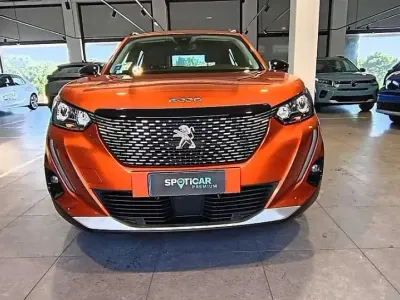 Używany Peugeot 2008 Allure 101 KM (74 kW) 2022 Pomarańczowy SUV
