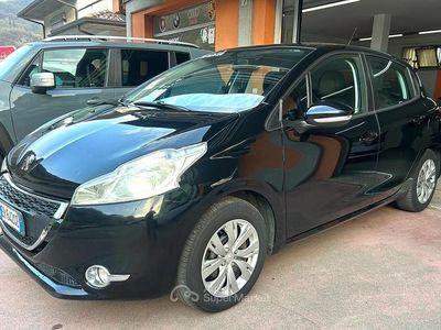 Usata Peugeot 208 Active 82 CV (60 kW) 2013 Nero Utilitaria