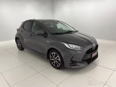 Gebraucht Toyota Yaris Hybrid Trend 92 PS (67 kW) 2021 Grau Limousine