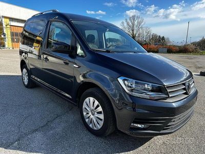 Begagnad VW Caddy Highline 110 HK (80 kW) 2019 Grå Minibuss