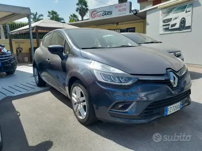 Usata Renault Clio V 75 CV (55 kW) 2020 Grigio Berlina