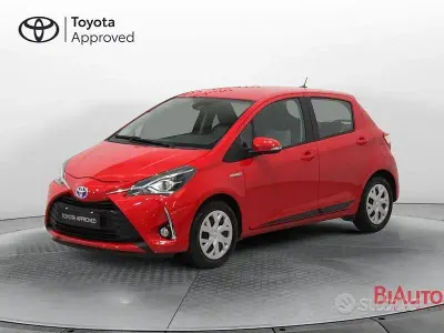 Usata Toyota Yaris Hybrid Active 100 CV (73 kW) 2020 Rosso Berlina