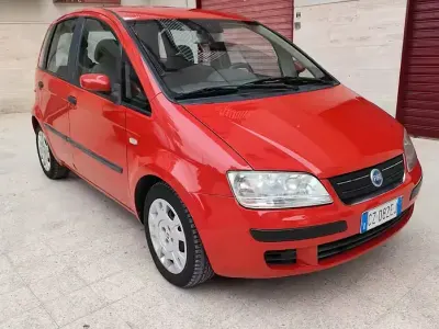 Usata Fiat Idea Emotion 70 CV (51 kW) 2005 Rosso Monovolume