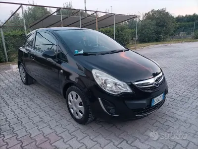 Usata Opel Corsa Club 65 CV (47 kW) 2011 Nero Utilitaria