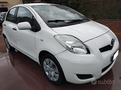 Usata Toyota Yaris 69 CV (50 kW) 2012 Bianco Utilitaria