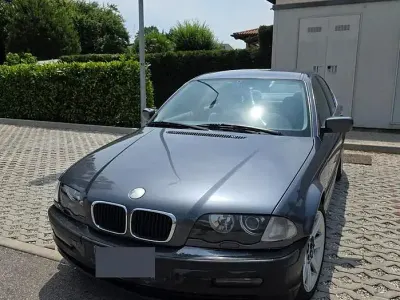 Begagnad BMW 330 184 HK (135 kW) 2001 Grå Sedan