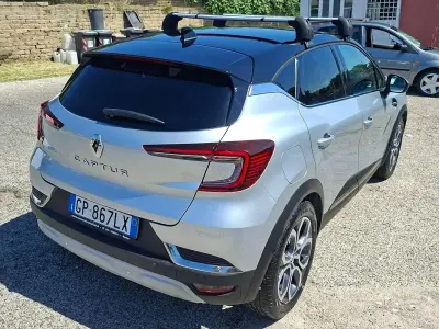 Usata Renault Captur 101 CV (74 kW) 2023 Argento SUV