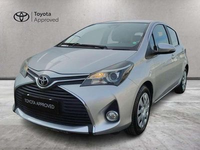 Usata Toyota Yaris Cool 69 CV (50 kW) 2015 Rargento met. Utilitaria