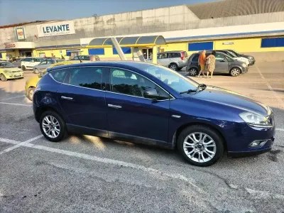 Usata Lancia Delta 120 CV (88 kW) 2009 Blu Utilitaria