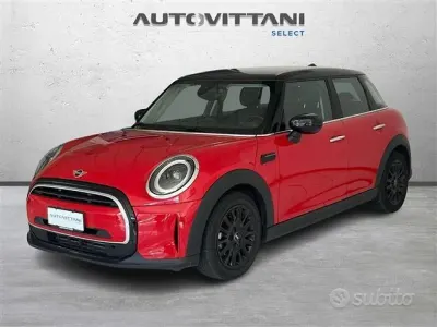 Begagnad Mini Cooper Essential 136 HK (100 kW) 2024 Röd Halvkombi