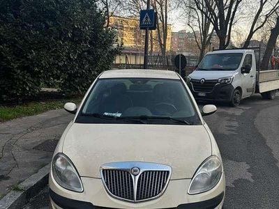 Usata Lancia Ypsilon 60 CV (44 kW) 2005 Beige Utilitaria