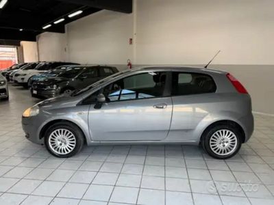 Grigio Usata 2006 Fiat Grande Punto Dynamic Utilitaria | 2500 € (Cara)