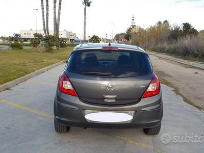 Usata Opel Corsa 75 CV (55 kW) 2013 Grigio Berlina